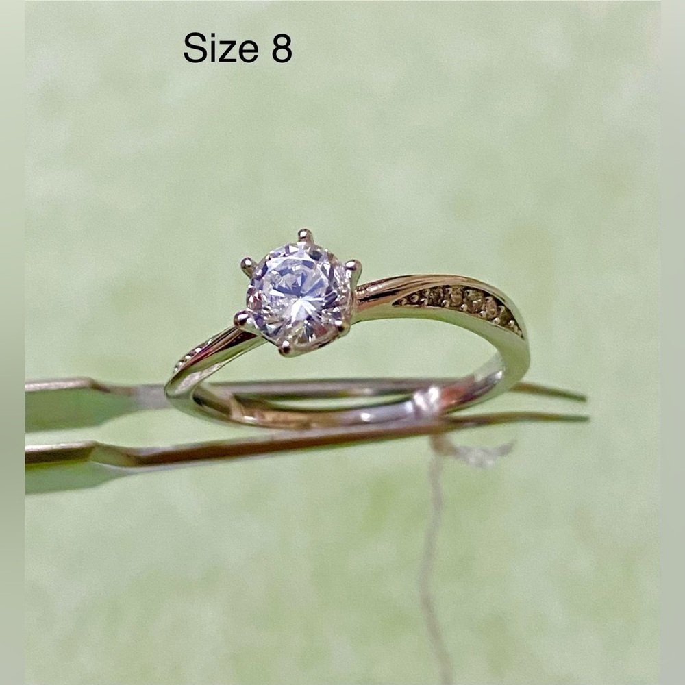 Classic Solitaire 925 Silver Engagement Design Ring with CZ stone. Size 8